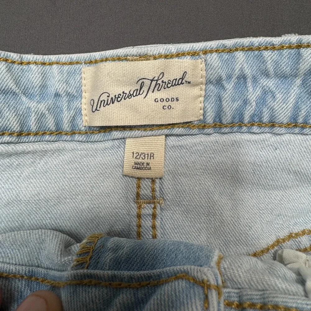 Universal Thread Vintage Midi Denim Shorts Light Wash‎ Raw Hem Womens 12/31R